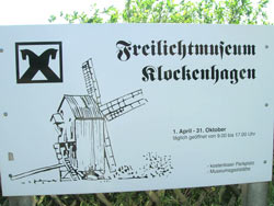Bild 4 - Werbetafel des Freilichtmuseums in Klockenhagen